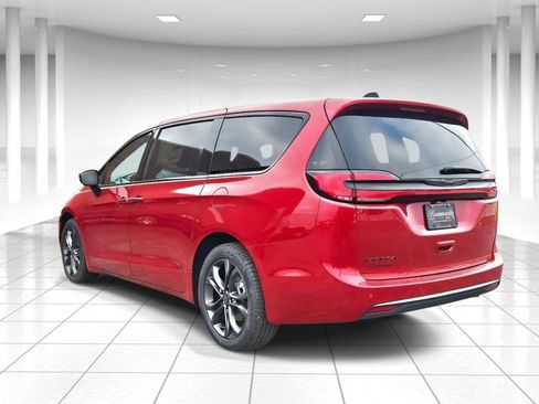 New 2026 Chrysler Pacifica Select FWD image 5
