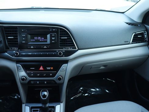Used 2017 Hyundai Elantra SE image 44