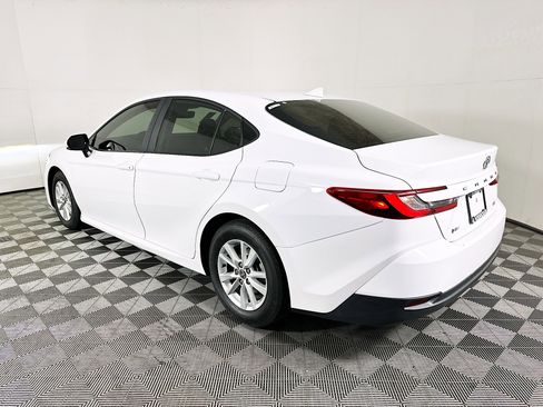 Used 2025 Toyota Camry LE image 5