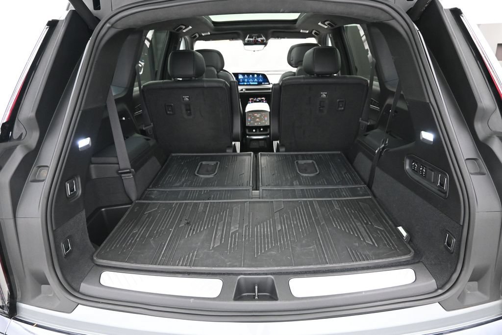 Used 2026 Cadillac Vistiq Platinum w/ LPO, Floor Liner Package AWD/4WD image 26