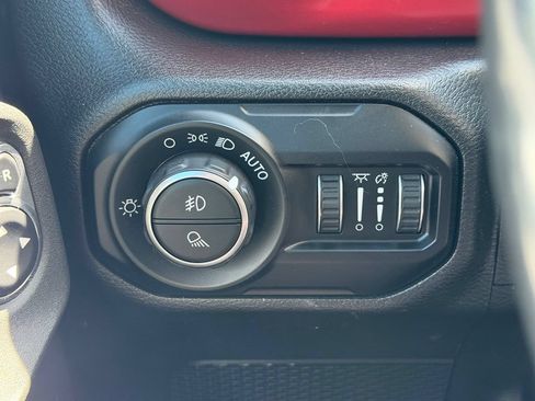 Used 2021 Jeep Gladiator Rubicon AWD/4WD image 11