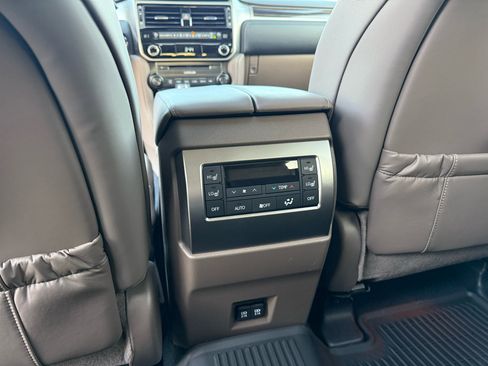 Used 2023 Lexus GX 460 Premium image 14