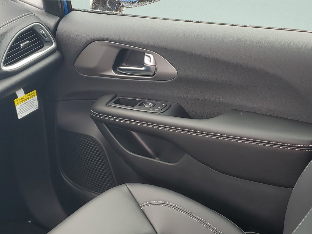 New 2027 Chrysler Pacifica Select FWD image 13
