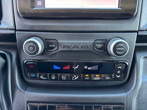 Used 2024 RAM ProMaster 2500 w/ Convenience Group FWD image 21