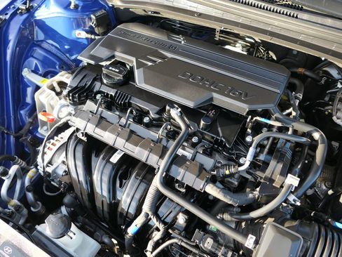 Used 2022 Hyundai Elantra Limited w/ Preferred Accessory Package image 28