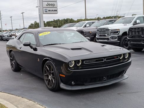 Used 2016 Dodge Challenger R/T Scat Pack w/ Leather Interior Group image 3