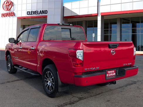 Used 2020 Nissan Titan SV w/ SV Convenience Package image 4