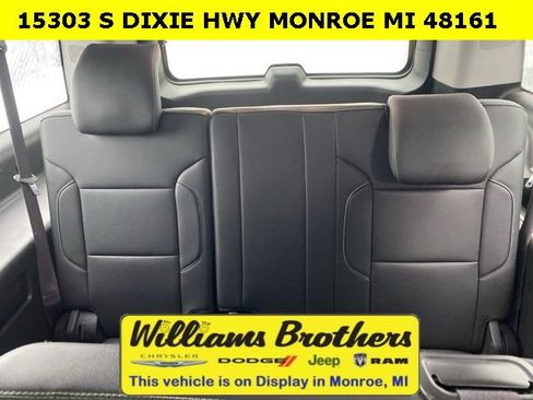 Used 2017 Chevrolet Suburban LT image 27