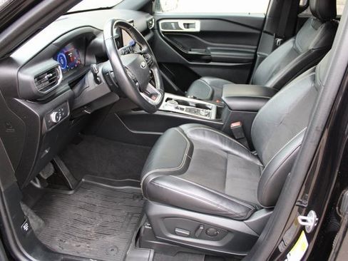 Used 2022 Ford Explorer ST image 17