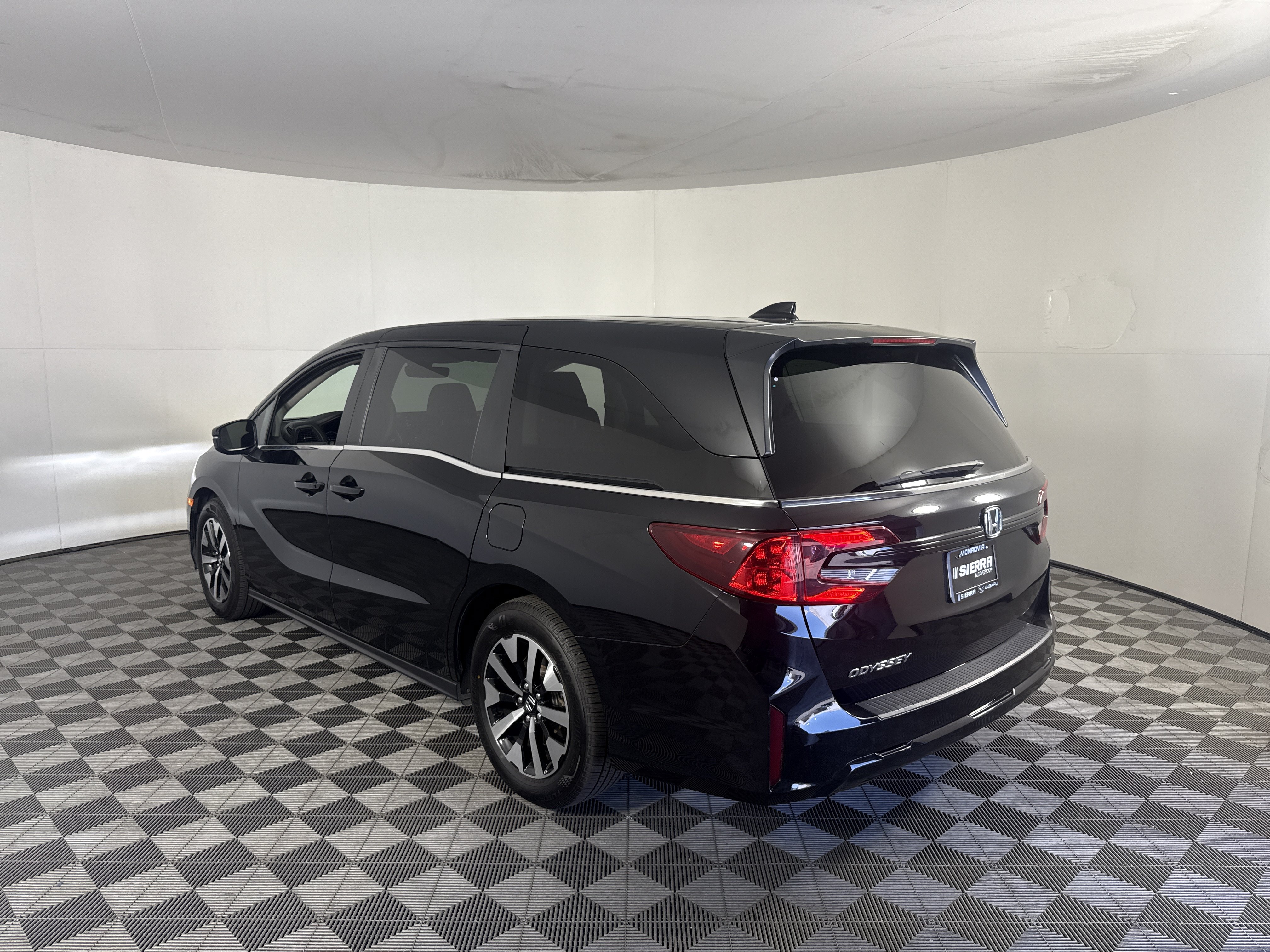 Used 2025 Honda Odyssey EX-L image 6