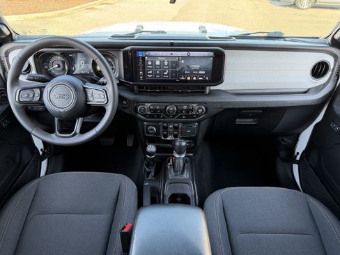 Used 2024 Jeep Wrangler Unlimited w/ Convenience Group AWD/4WD image 30
