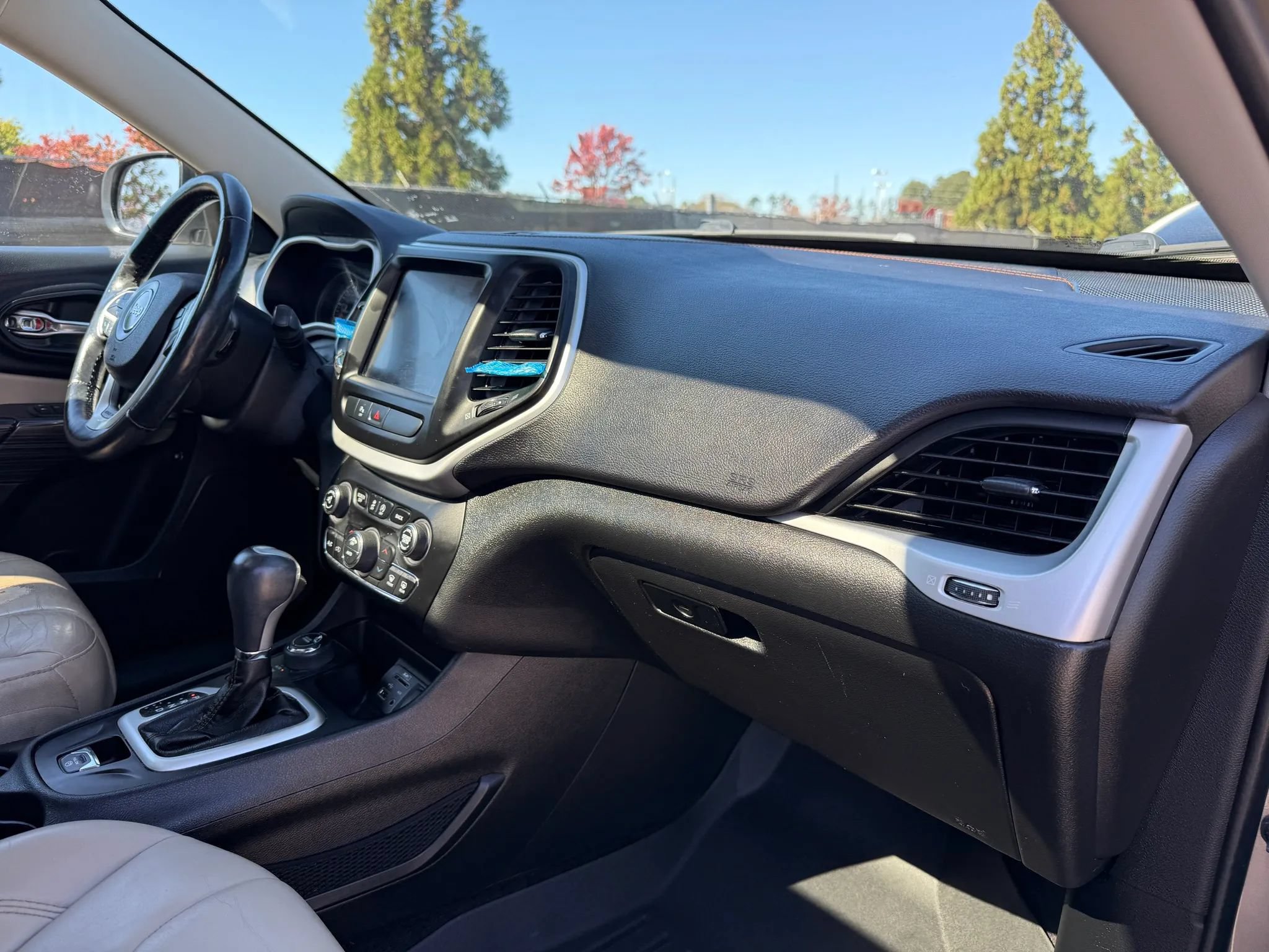 Used 2017 Jeep Cherokee Limited AWD/4WD image 19