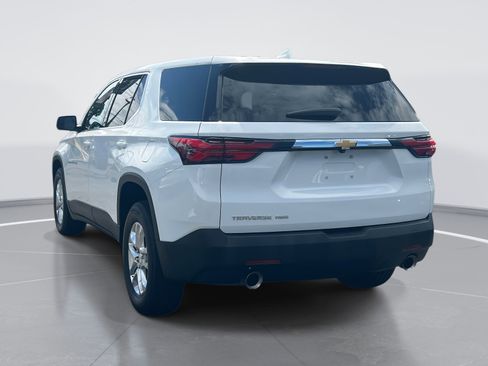 Used 2023 Chevrolet Traverse LS image 4