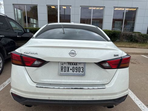 Certified 2021 Nissan Altima 2.5 SR w/ SR Premium Package image 3