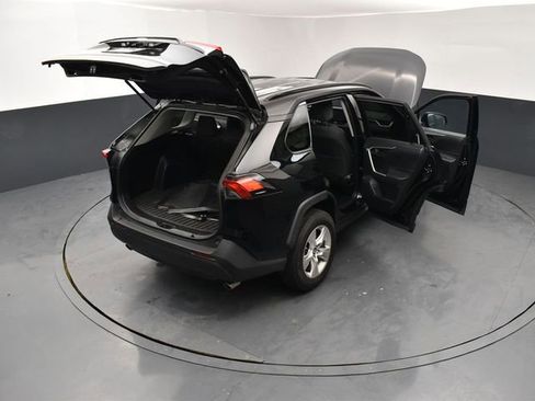 Used 2021 Toyota RAV4 LE AWD/4WD image 30