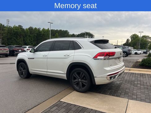 Certified 2022 Volkswagen Atlas Cross Sport SEL R-Line AWD/4WD image 8