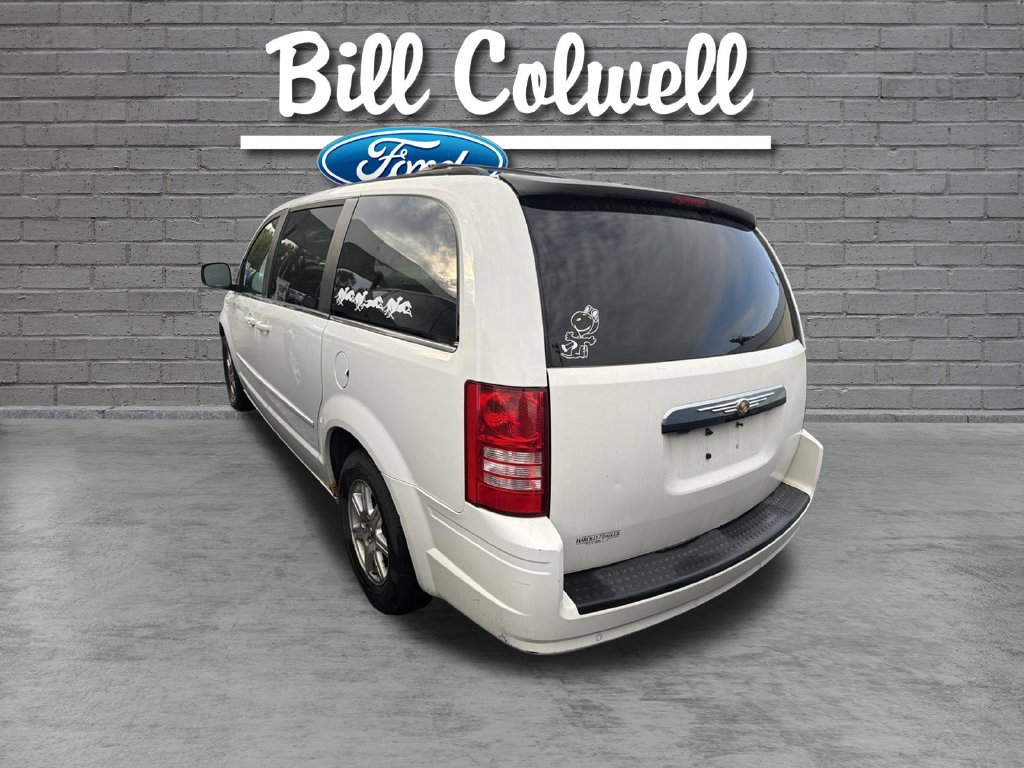 Used 2008 Chrysler Town & Country Touring FWD image 4