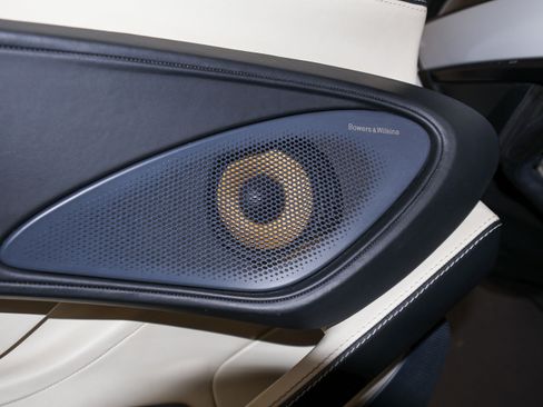 Used 2018 McLaren 570S RWD image 16