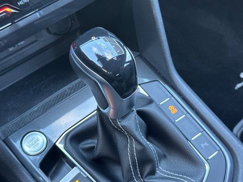 Used 2023 Volkswagen Tiguan SE R-Line image 22