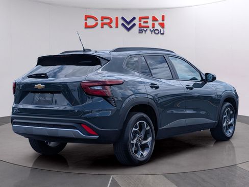 Used 2025 Chevrolet Trax LT image 5