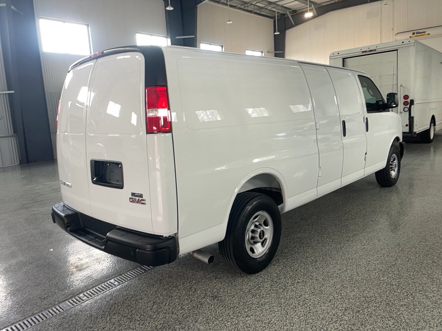 Used 2025 GMC Savana 3500 Extended RWD image 20