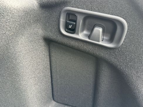 Used 2025 Mercedes-Benz C 300 4MATIC Sedan image 34