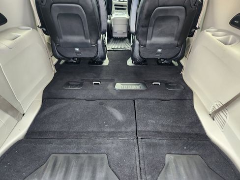 Used 2019 Chrysler Pacifica Limited w/ Advanced Safetytec Group image 13