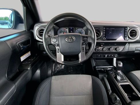 Used 2020 Toyota Tacoma TRD Off-Road AWD/4WD image 6