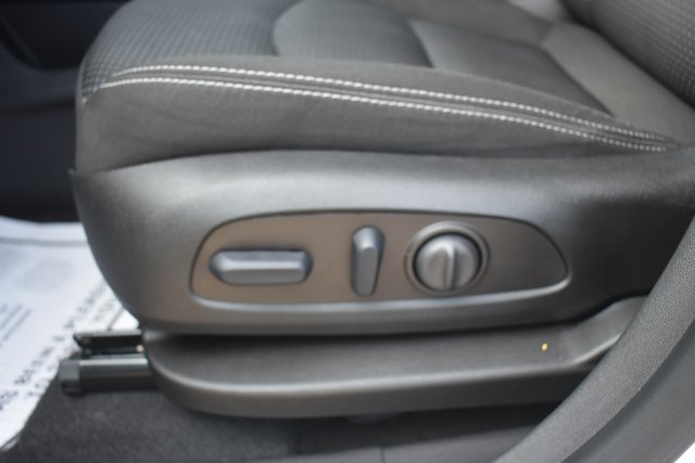 Used 2023 GMC Terrain SLE w/ Driver Convenience Package FWD image 13