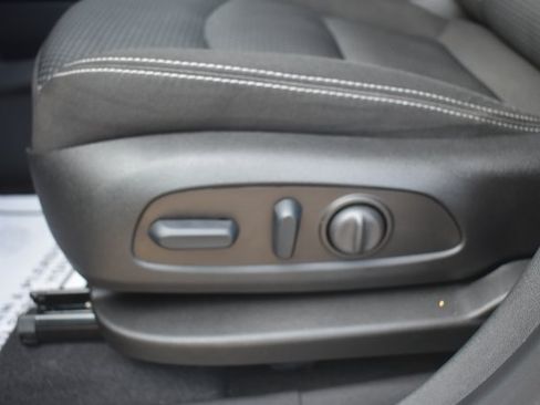 Used 2023 GMC Terrain SLE w/ Driver Convenience Package FWD image 13