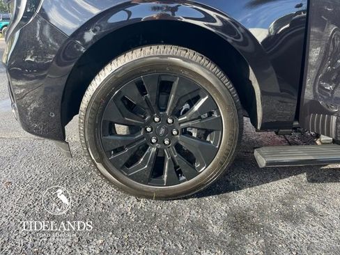 New 2025 Ford Expedition Platinum image 28