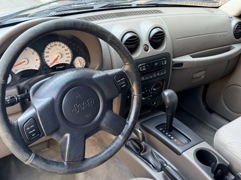 Used 2004 Jeep Liberty Sport w/ PWR Convenience Group AWD/4WD image 10