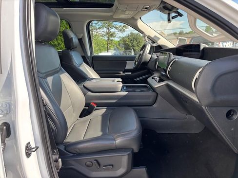 Used 2025 Ford Expedition Active RWD image 14