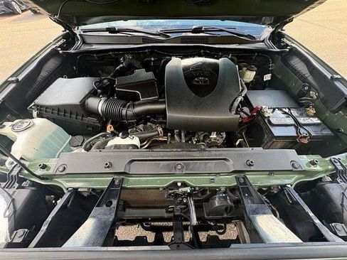 Used 2021 Toyota Tacoma SR5 w/ Trail Edition image 48