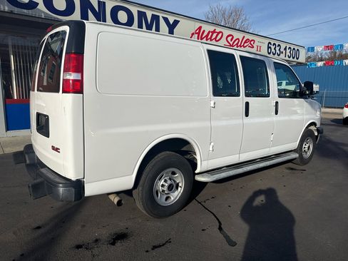 Used 2024 GMC Savana 2500 w/ Driver Convenience Package image 3