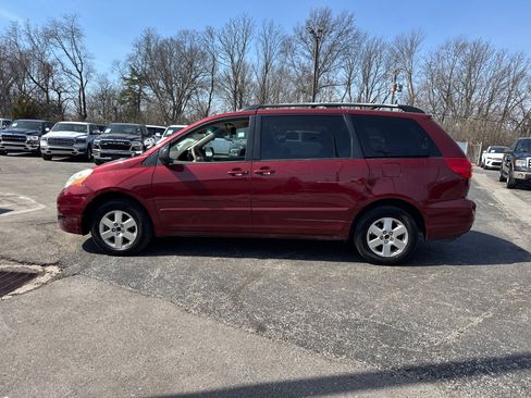 Used 2009 Toyota Sienna FWD image 3