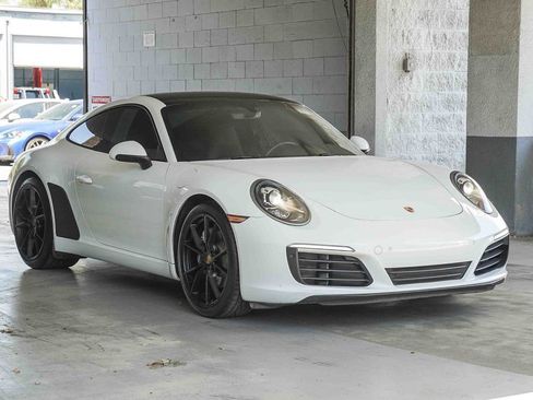 Used 2018 Porsche 911 Carrera RWD image 3