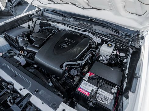 Used 2018 Toyota Tacoma TRD Off-Road image 40