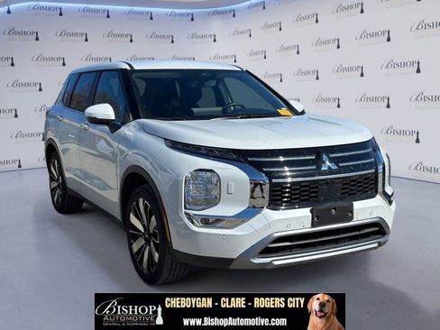 Used 2025 Mitsubishi Outlander AWD image 5