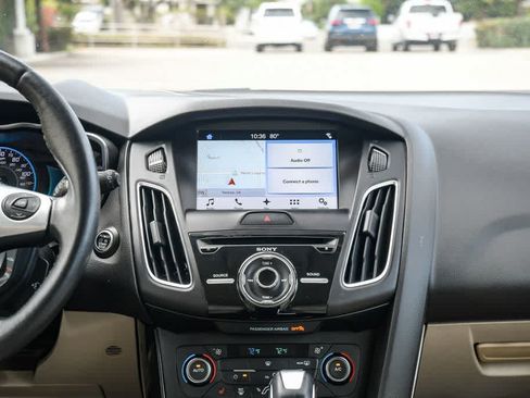Used 2017 Ford Focus Electric Hatchback FWD image 13
