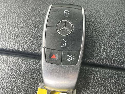 Used 2022 Mercedes-Benz GLC 300 4MATIC image 4
