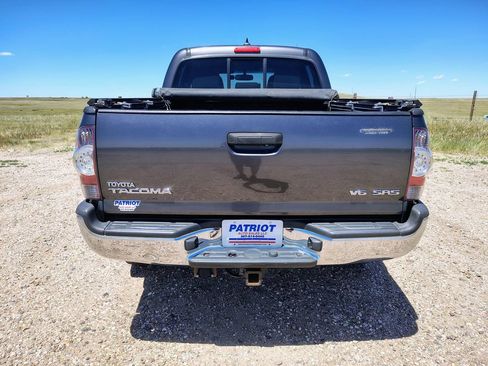 Used 2012 Toyota Tacoma 4x4 Double Cab w/ SR5 Pkg image 4