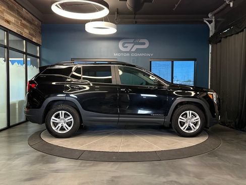 Used 2022 GMC Terrain SLE w/ Driver Convenience Package AWD/4WD image 2