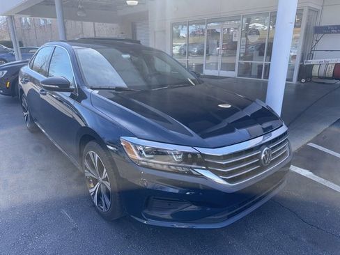 Used 2020 Volkswagen Passat 2.0T SEL image 3