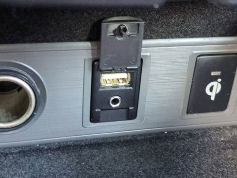 Used 2013 Toyota Avalon Limited image 22