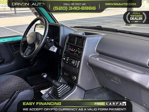 Used 1995 Geo Tracker 4WD 2-Door image 16