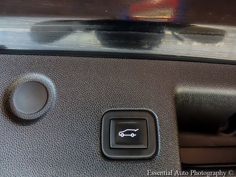 Used 2023 Chevrolet Equinox RS w/ LPO, Floor Liner Package AWD/4WD image 27