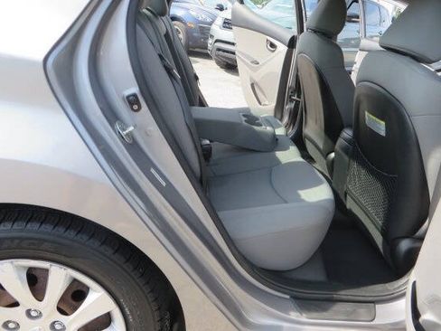 Used 2012 Hyundai Elantra GLS FWD image 18