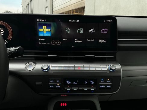 Used 2025 Hyundai Kona SEL image 27