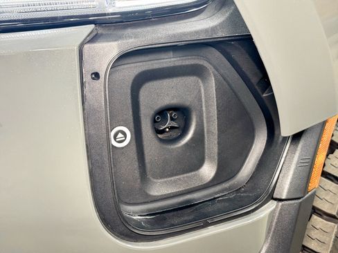 Used 2026 Rivian R1S Premium AWD/4WD image 5